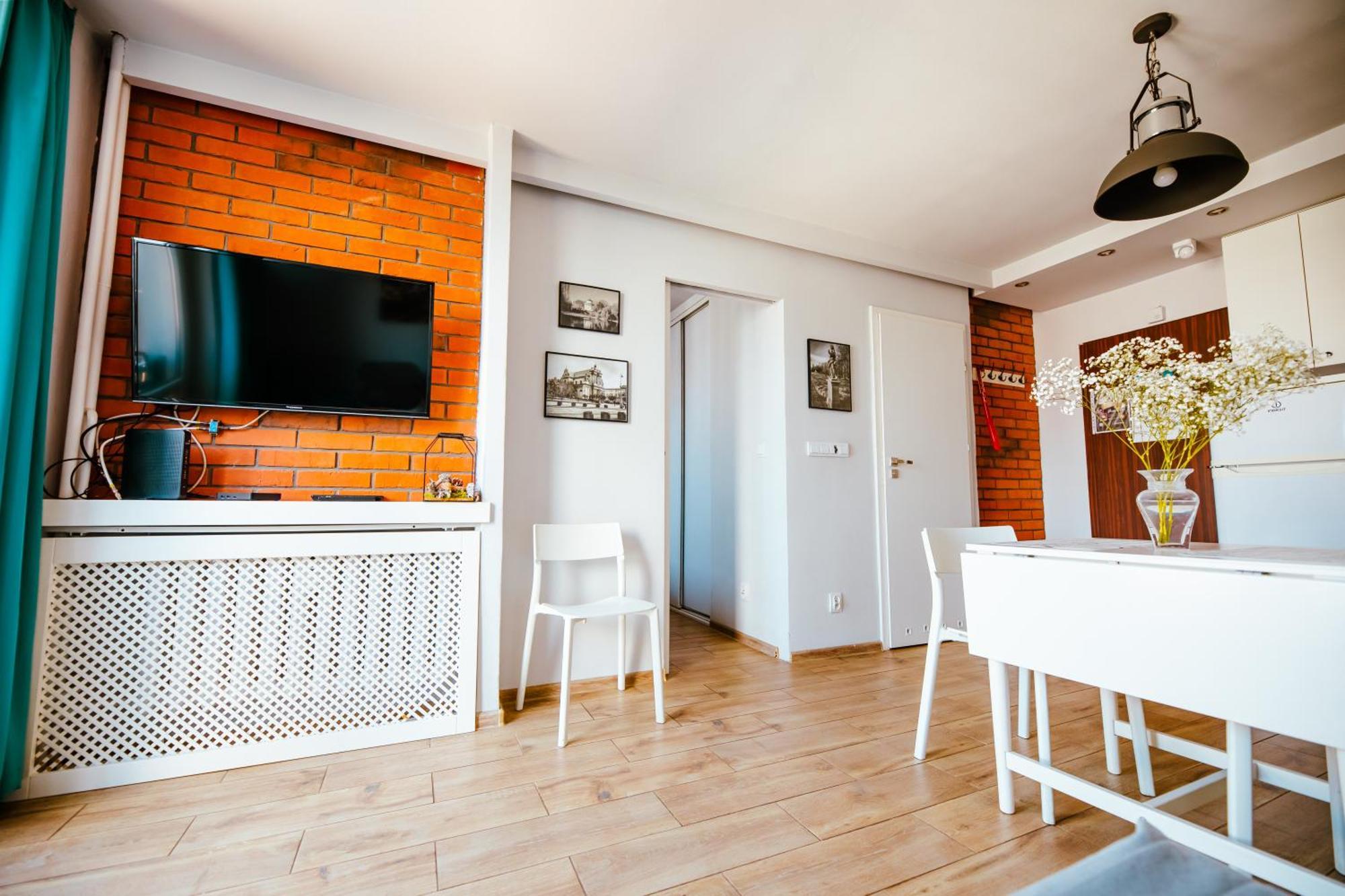Bright 14Th Floor Central Home With Balcony & Views Варшава Екстериор снимка