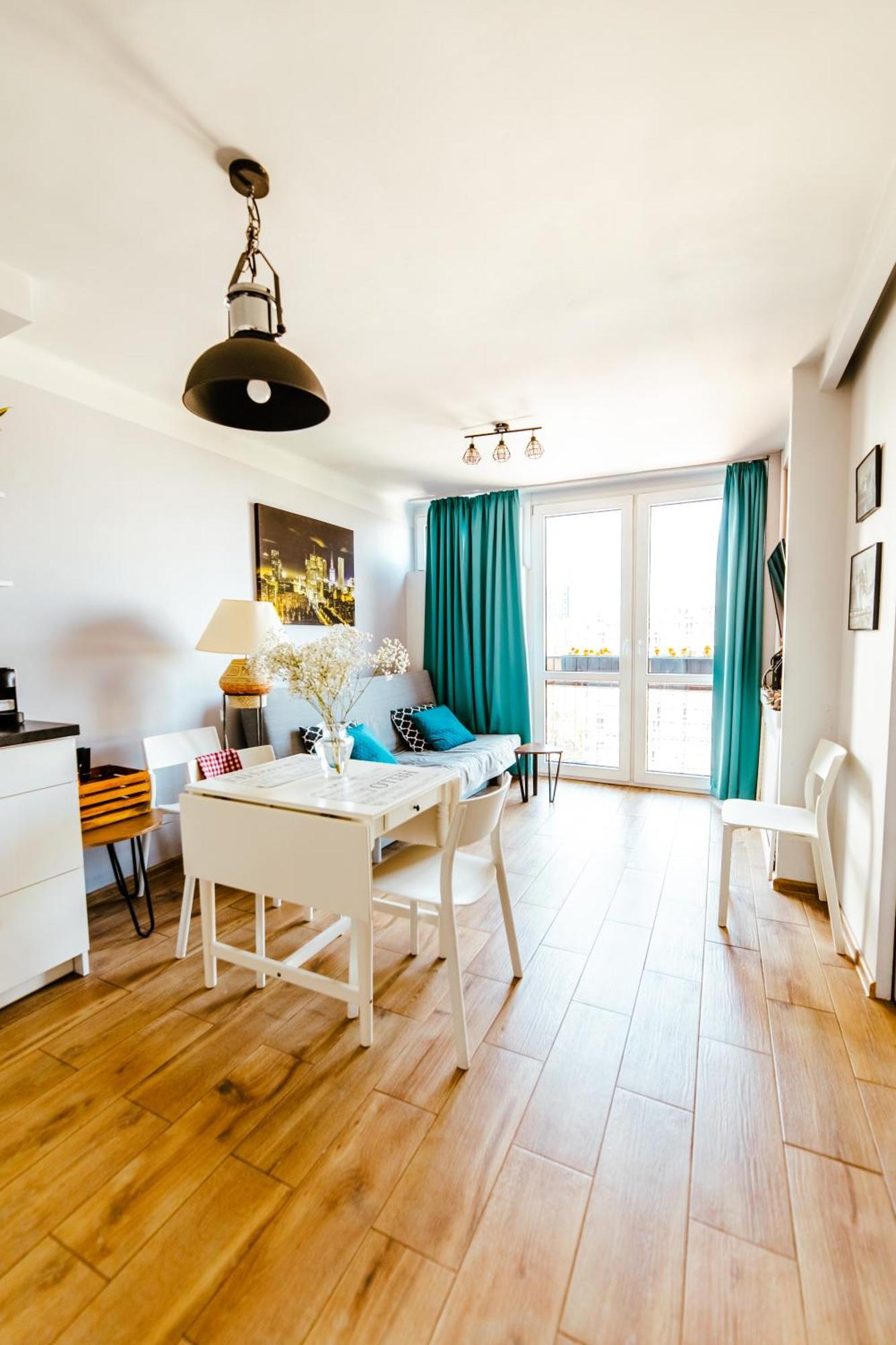 Bright 14Th Floor Central Home With Balcony & Views Варшава Екстериор снимка
