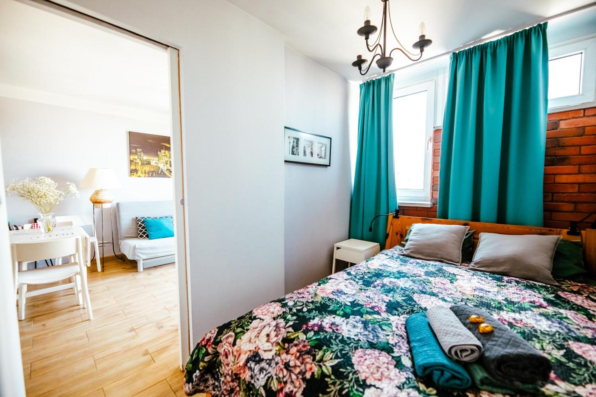 Bright 14Th Floor Central Home With Balcony & Views Варшава Екстериор снимка
