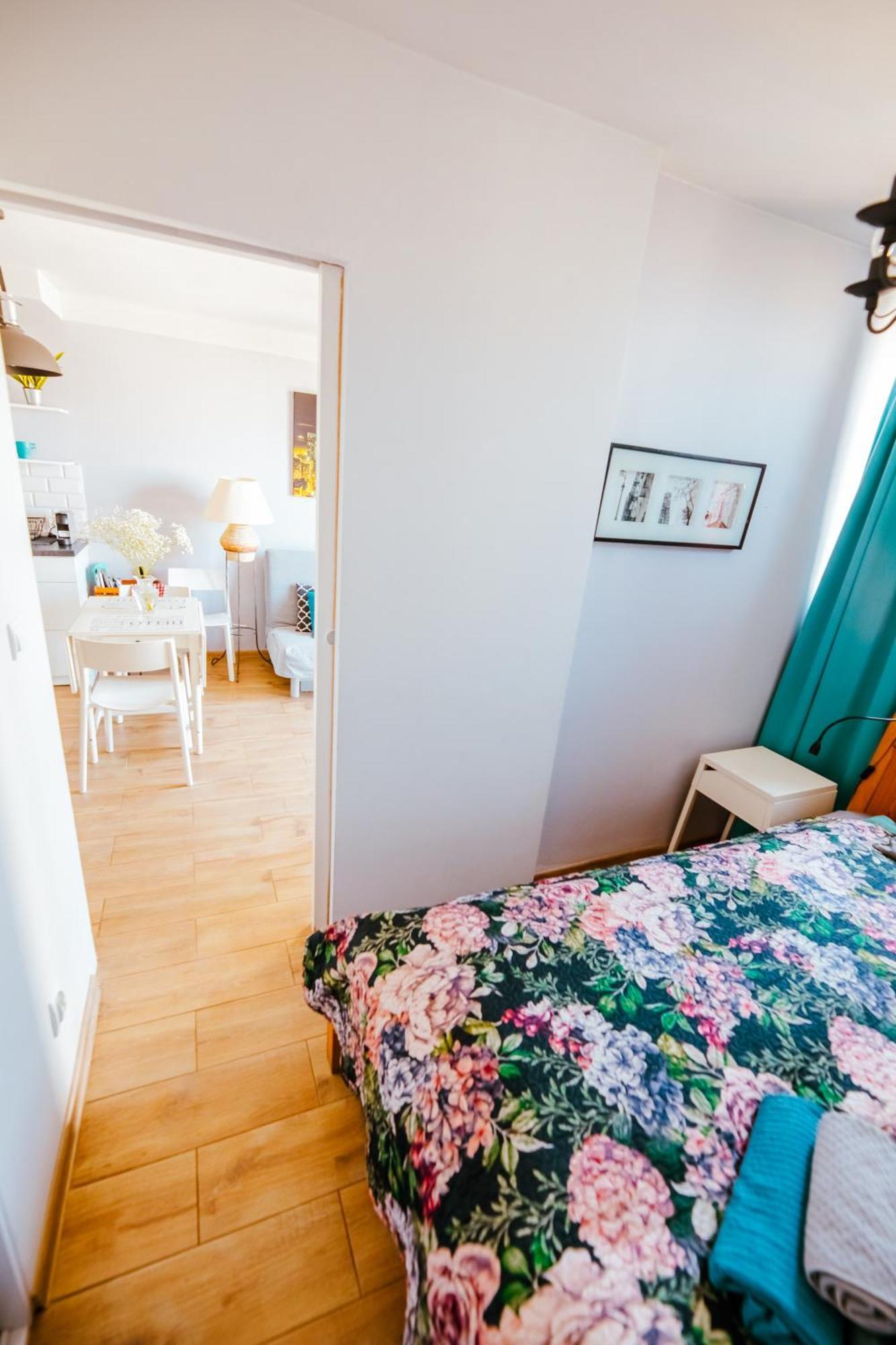Bright 14Th Floor Central Home With Balcony & Views Варшава Екстериор снимка